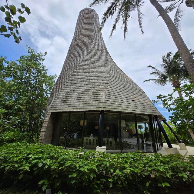 The St. Regis Maldives Vommuli Resort