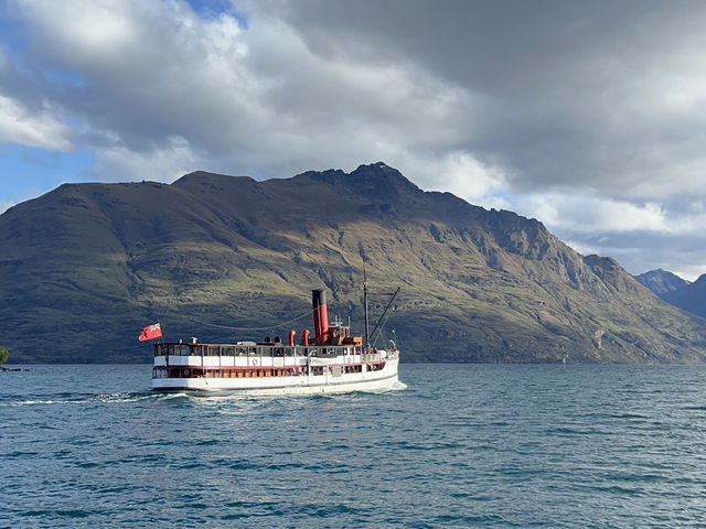 紐西蘭旅遊景點—🌳 Earnslaw Park｜皇后鎮湖畔的悠閒角落