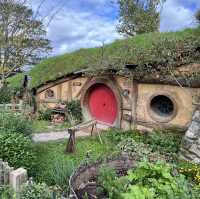 🏡 Hobbiton Movie Set: Step Into Middle-earth's Most Magical Village! 🌿