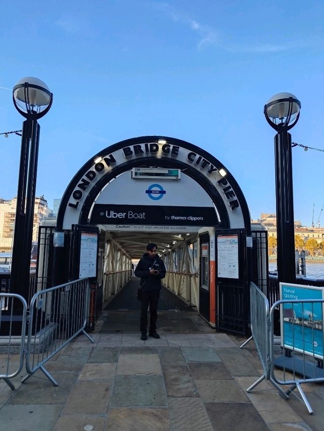 London Bridge Pier: A Riverside Waltz of Boats and Beauty London Bridge Pier: A Riverside Waltz of Boats and Beauty