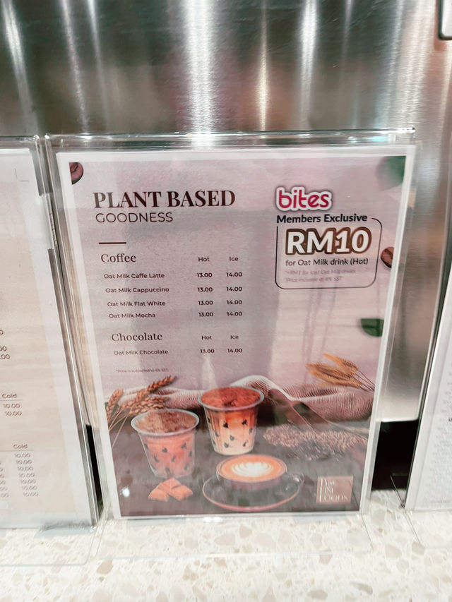 The Café: Elegant Coffee Spot with Irresistible Bakery Treats