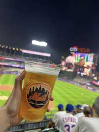 뉴욕의 황금빛 저녁, 시티필드에서 본 감동의 야구 경기