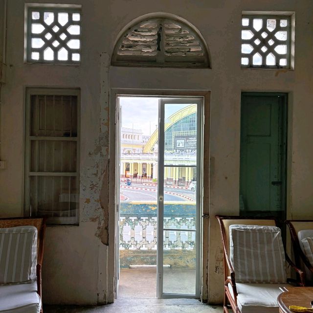 คาเฟ่ฟีลคลาสสิคน่านั่ง ย่านหัวลำโพง #กรุงเทพฯ คาเฟ่ฟีลคลาสสิคน่านั่ง ย่านหัวลำโพง #กรุงเทพฯ