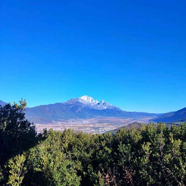 Lijiang Weekend Itinerary: Ancient Town Vibes & Epic Snow Mountain Views 🏔️✨ Lijiang Weekend Itinerary: Ancient Town Vibes & Epic Snow Mountain Views 🏔️✨