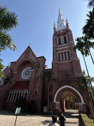 探索仰光京畿區的隱藏瑰寶——壯麗的聖三一聖公會大教堂