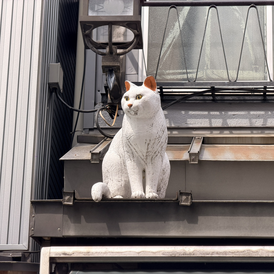 猫好きさん必見！東京で最も萌える『猫耳駅』、写真映え抜群の谷中銀座