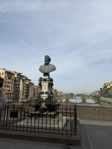 フィレンツェの象徴、ヴェッキオ橋 (Ponte Vecchio) 。 | Trip.com