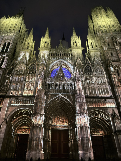 【一作限り】大聖堂の光に包まれるラグドール　ラグドール　Q067 光の大聖堂 (Cathédrale de Lumière)」 | Trip.com ルーアン