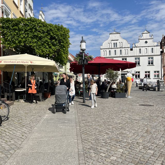 Eins cafe … San Marco คนขายน่าร้าก