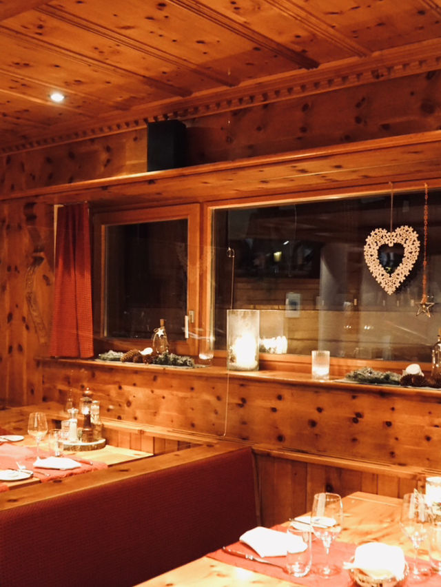 Zermatt | Have a Christmas dinner here with winter vibe