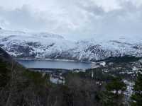 🏔️🇳🇴 A Spring Hike to Trolltunga: Norway’s Jaw-Dropping Beauty 