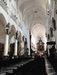 Antwerp is the city of the thrown hand. 