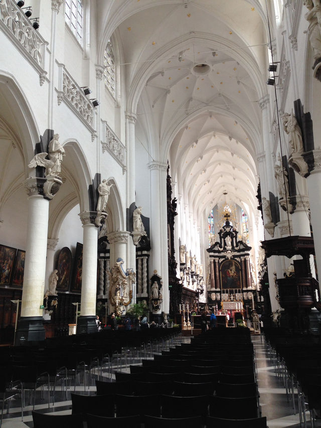 Antwerp is the city of the thrown hand. 