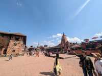 バスタブル　ニャタポラ寺院