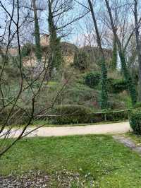 Explorer’s Path to the Castle
