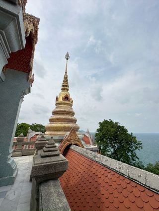 Stunning temple in Phrachuap Khiri Khan