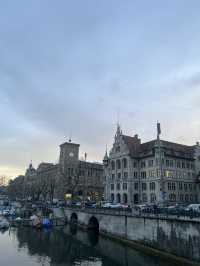 Sunset Serenade on the Limmat – Zürich’s Golden Hour Magic 🌊🌅 