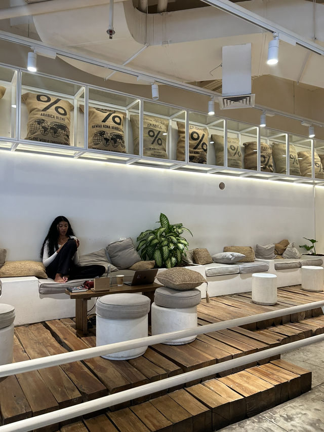 Cosy delicious coffee place in Bali 