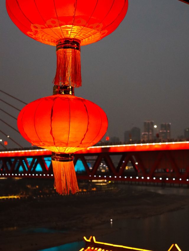 The Best Landmark in Chongqing - Hongya Cave!