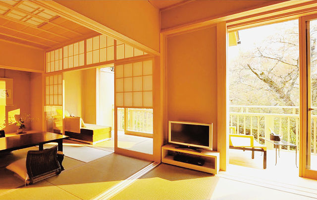 Japanese Hakone hot spring hotel | Gora Kadan in Kyorogafu