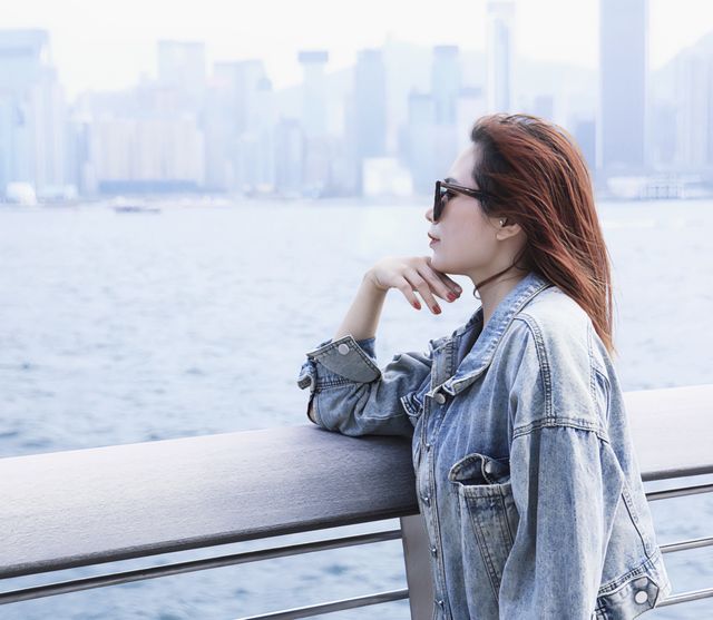 Always believe in the romance of Hong Kong 📸 Victoria Harbour.