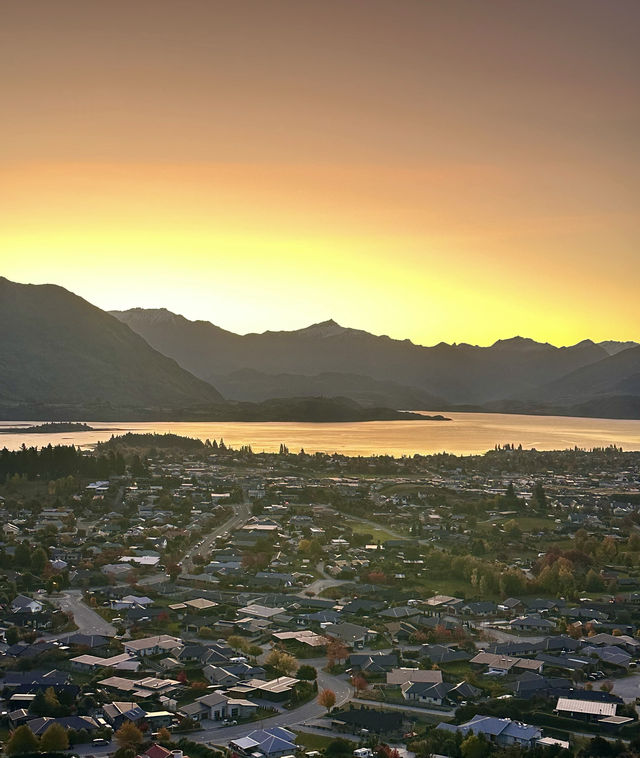 Autumn Story - Golden Wanaka Town