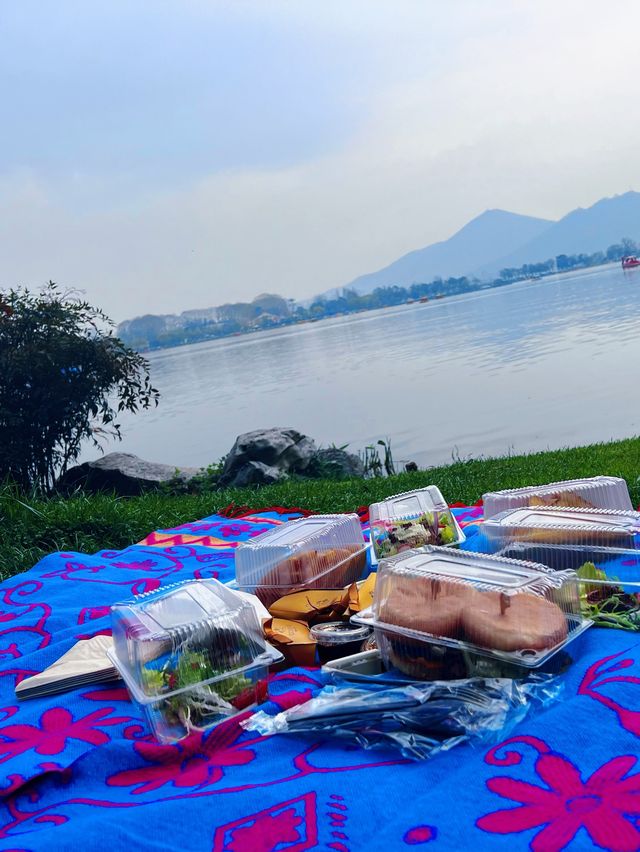 Lured by Xuanwu Lake