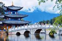 丽江黑龙潭公園：古城中的翠綠明珠