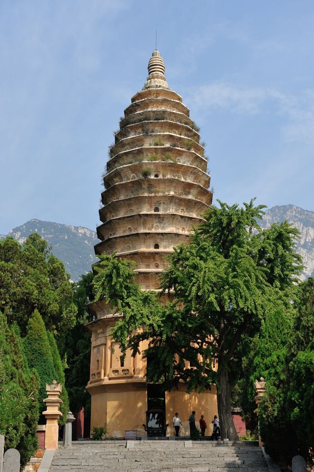 嵩岳寺塔（Songyue Pagoda）