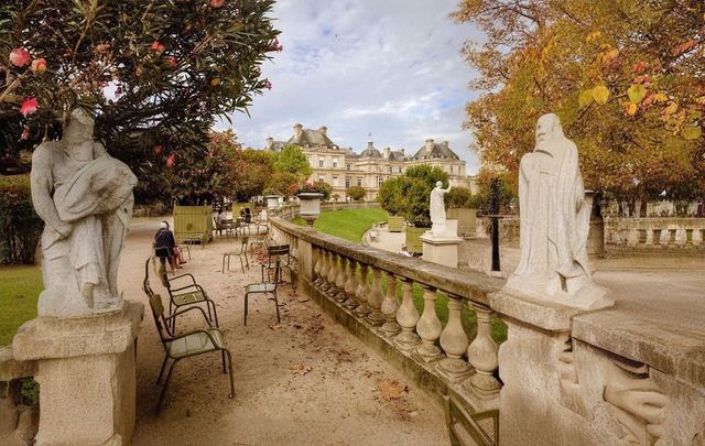 Golden Embrace 🍂🇫🇷✨