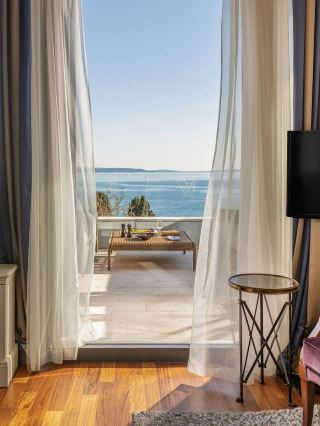 🌟 Splendid Stays in Split: Beach & Breakfast Bonanza! 🌟