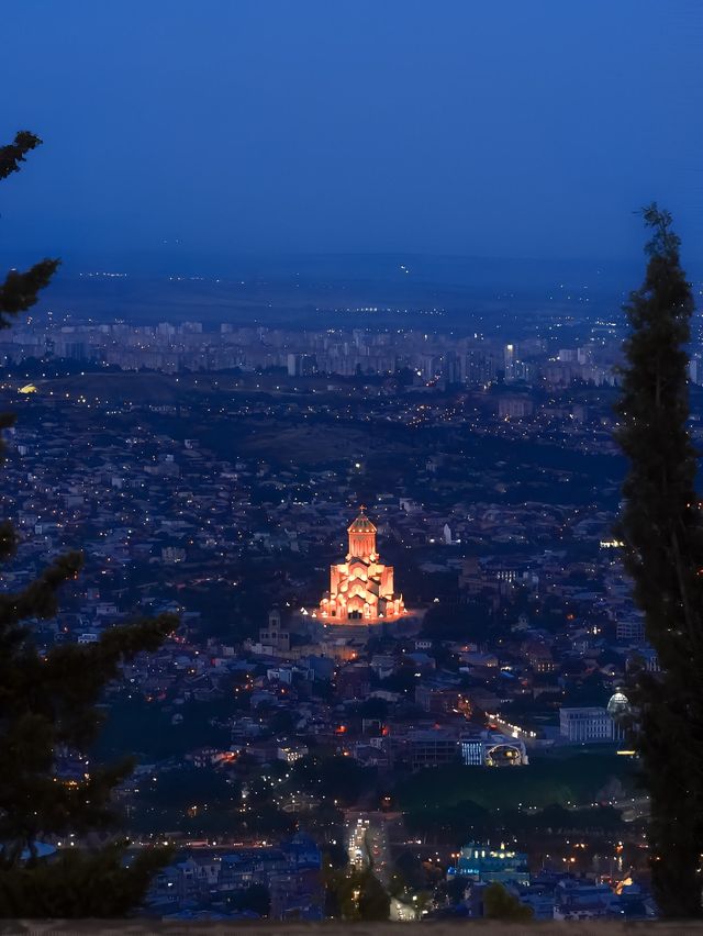第比利斯一定要來Mtatsminda看次夜景啊