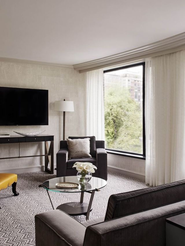 🌟 Boston's Best: Luxe Sleeps at Four Seasons 🛏️✨