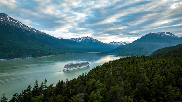 Discover the Majesty of Alaska with Our Early Booking Sale!