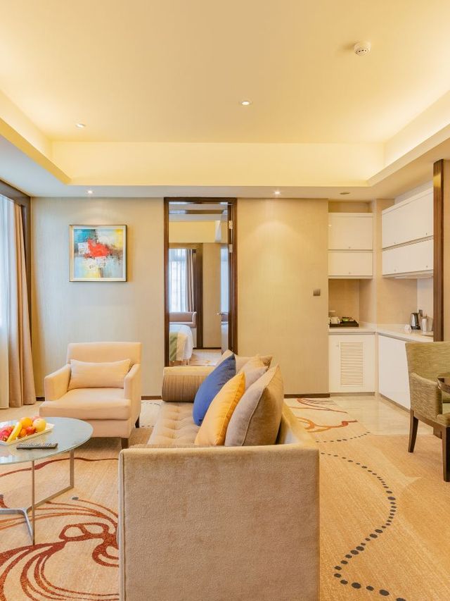 🏨✨ Wuhan Family Fun: Hotel with a Splash! 🌈👨‍👩‍👦