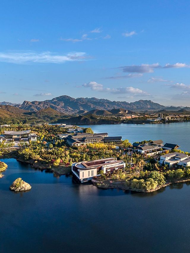 🌟 Beijing's Best: Luxe Lakeside Getaway at Yanqi Hotel 🏰✨