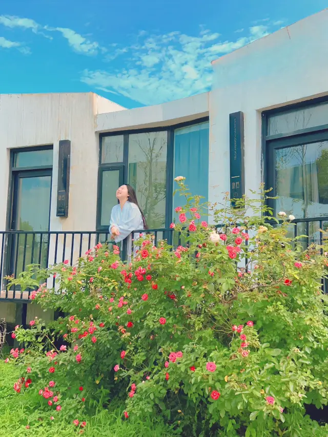 Travel Diary | Entering a Hidden Blue World