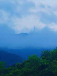 山中風雨~探洞龍潭天坑。