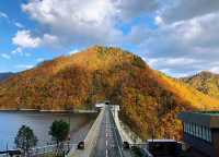 北海道秋天的《定山溪》。
北海道定山溪「紅葉季」遊覽路線和景點推薦