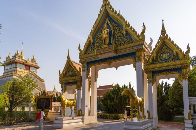天下之中在哪？西周建城洛邑，是為天下之中。洛邑即在今洛陽。十三朝古都，媲美長安！ 洛陽怎能不去？了我。