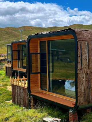 Hey guys! Today I'm going to share with you a beautiful homestay in Sichuan that you must visit if you're driving there -.