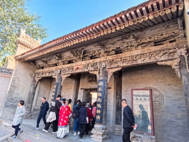 李家大院。