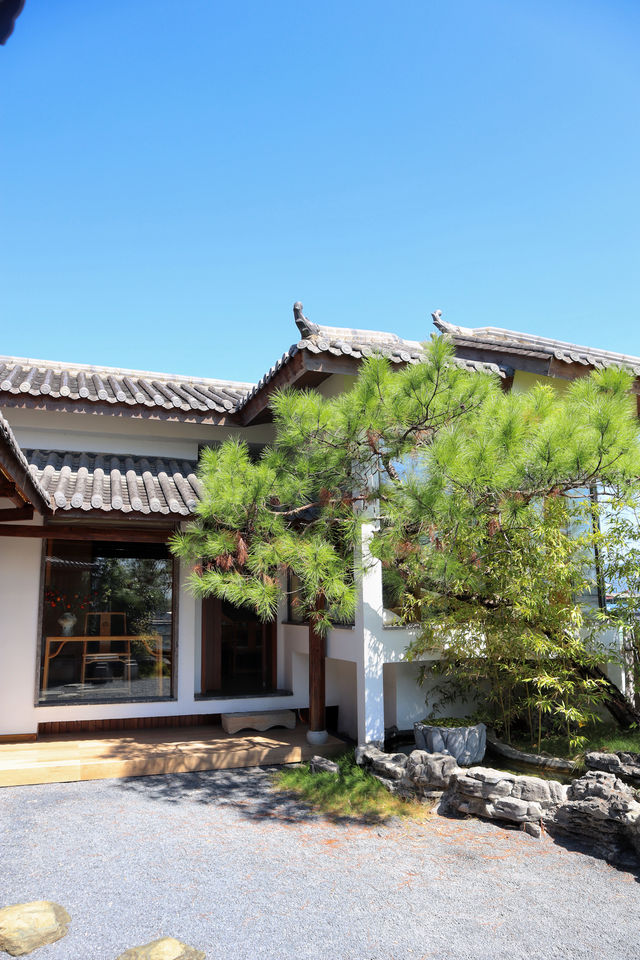 桂林你也太浪漫了，開窗即是山景。