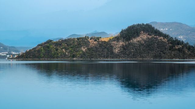 瀛湖翠屏島。 瀛湖翠屏島。