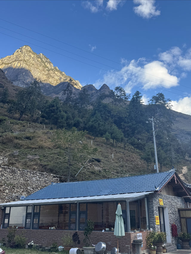 雲南｜虎跳峽中峽國際青旅 Tinas 很不錯，想感受青旅氛圍！
