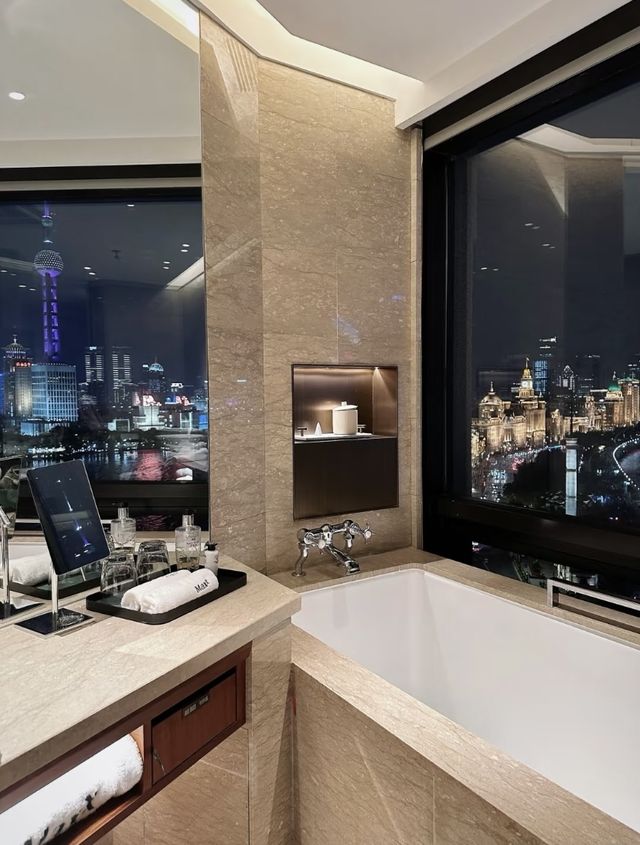 讓我欣賞一下「繁花」夜景，酒店選對了