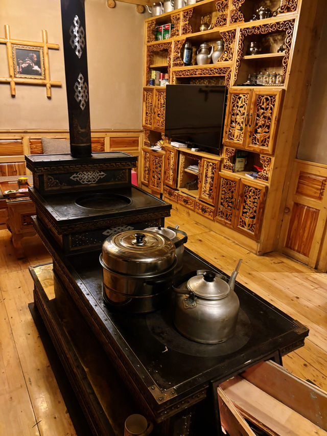 Glimpse of tibetan village 