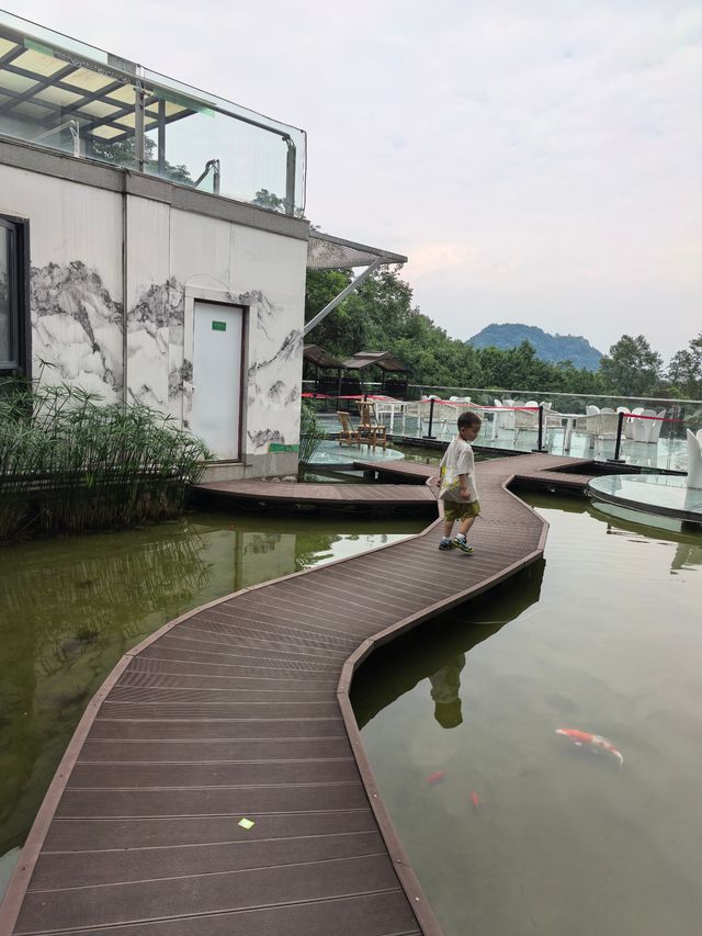 青城山沉浸式溶洞溫泉真係正到爆！