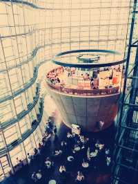 *【東京のアート聖地：国立新美術館で感動の時間旅行】**  