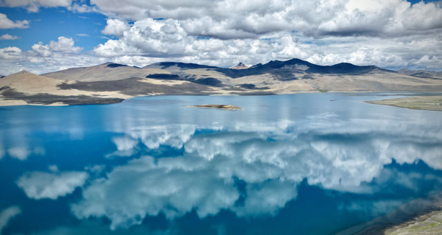 拿日雍措，水天一色的神秘聖湖